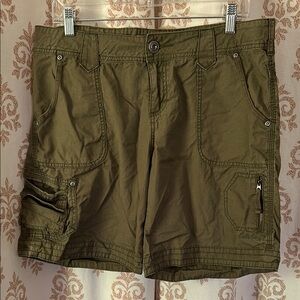 Cabela’s CASUALS Olive Green Cargo Shorts 12